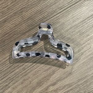 Black and white poka dot claw clip